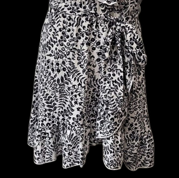 NWT Cato Black and White Ruffled Tie Front Dress - Picture 3 of 4